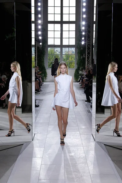 Look 28